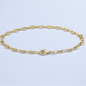 Elegant Gold Chain Bracelet